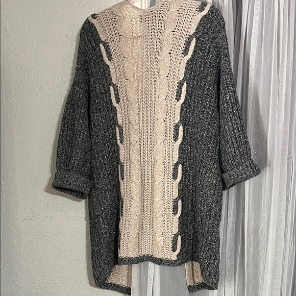 Kerisma Two-Tone Open-Front Cardigan in Gray & Cream - Picture 2 of 5